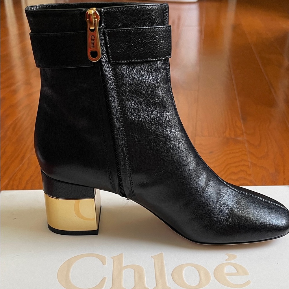 Chloe’ ALIZE' BLACK ANKLE BOOTS WITH C BUCKLE IN SMOOTH LEATHER WOMAN